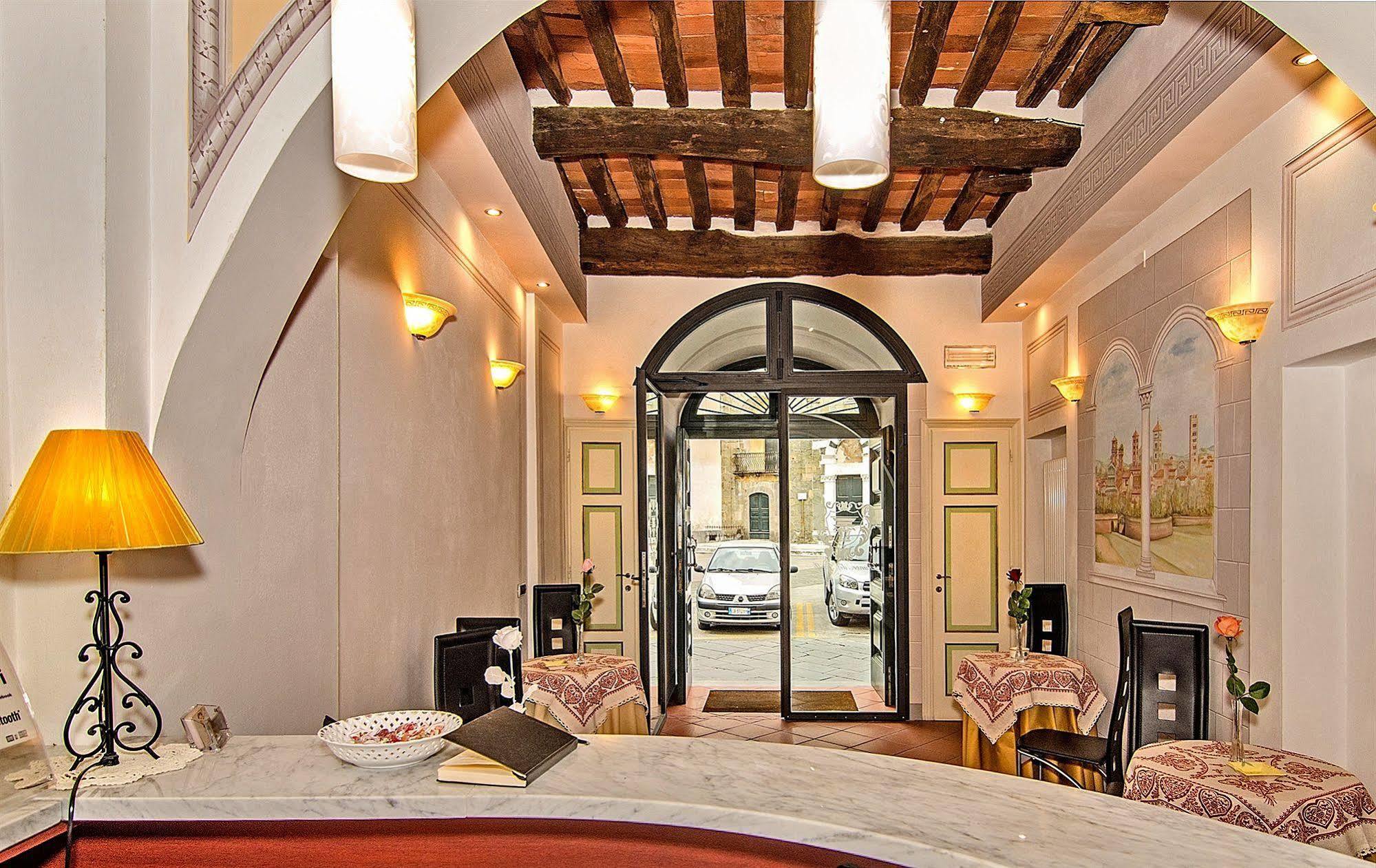 Dimora Dei Guelfi Luxury Rooms ルッカ エクステリア 写真