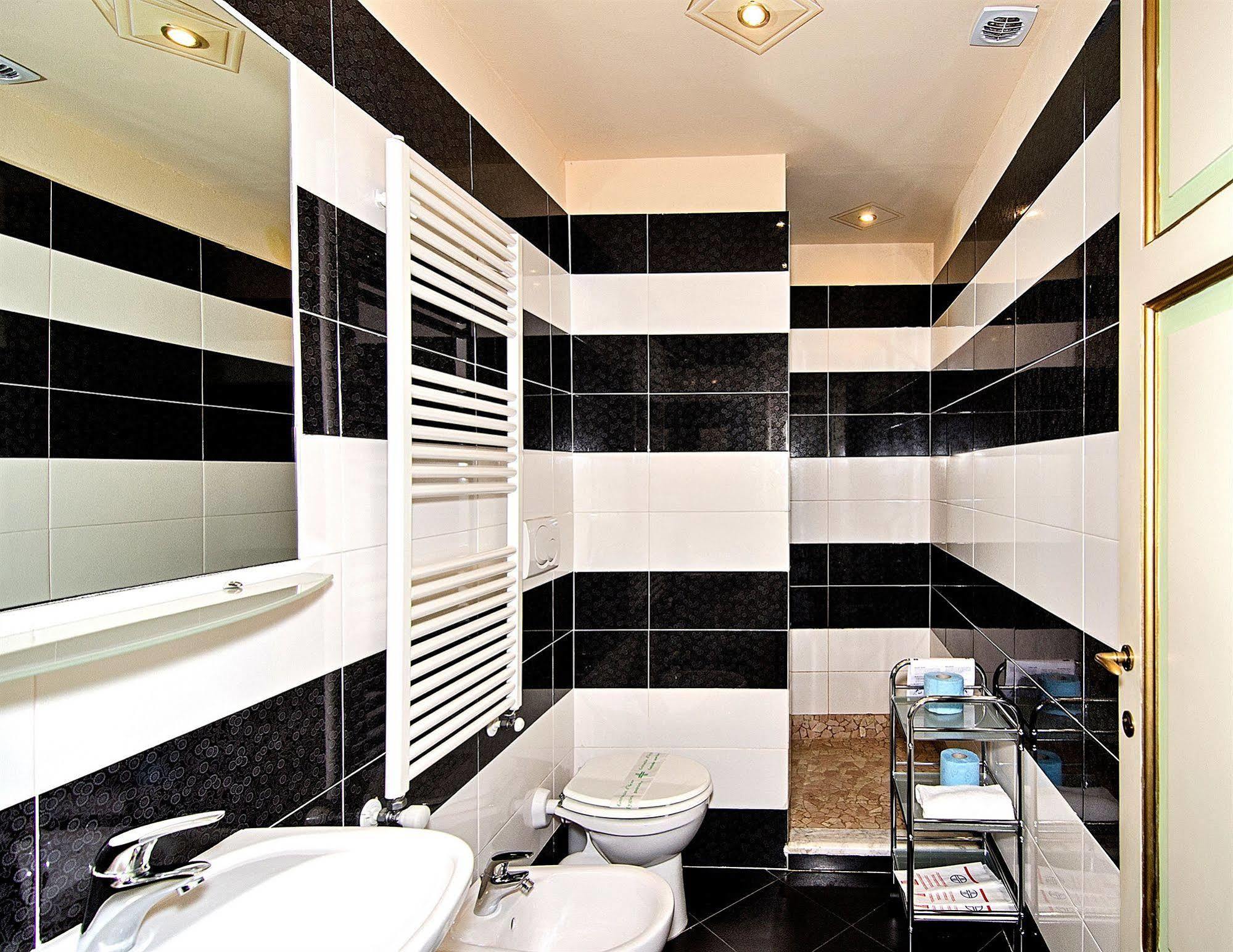 Dimora Dei Guelfi Luxury Rooms ルッカ エクステリア 写真