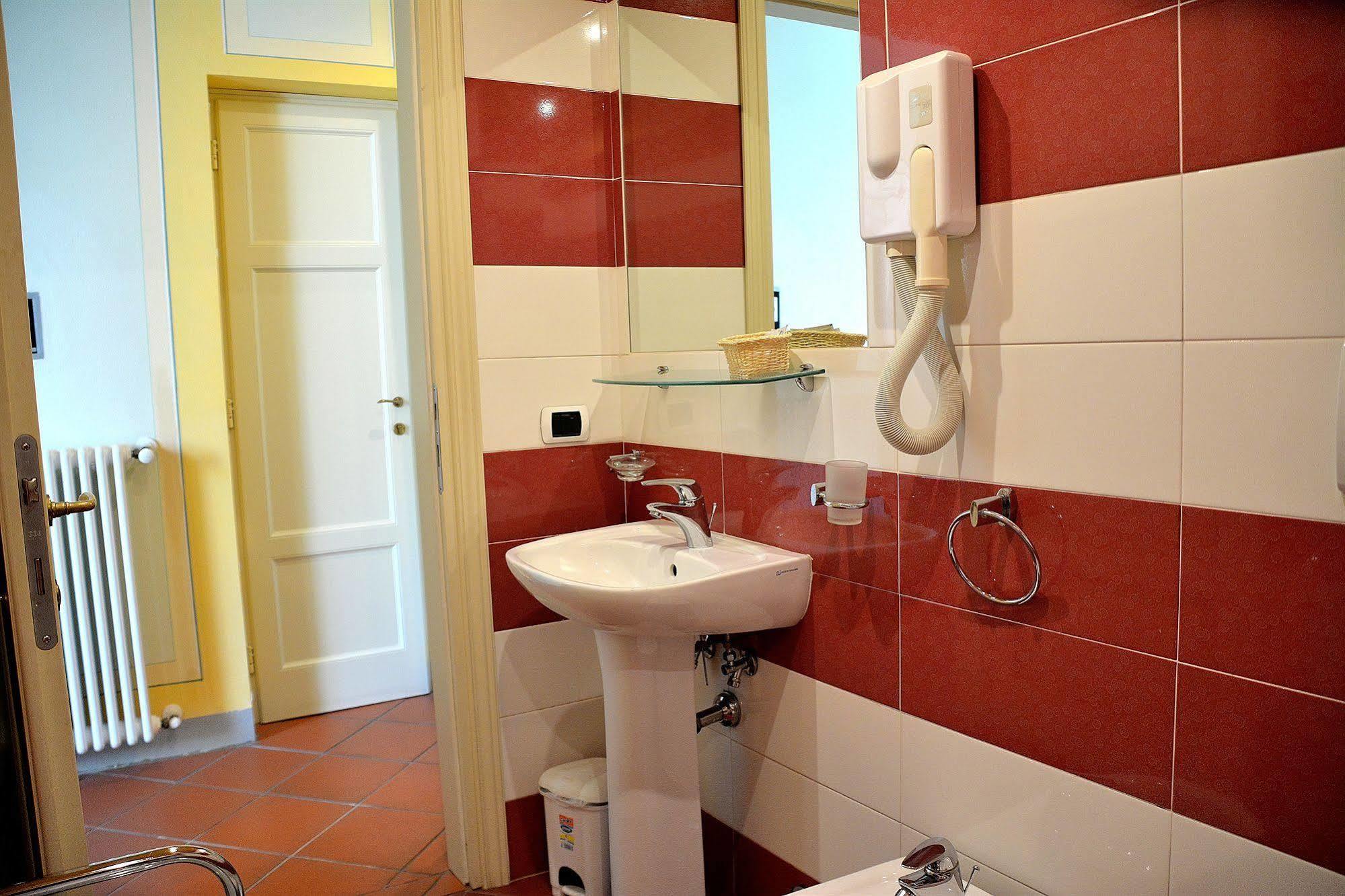 Dimora Dei Guelfi Luxury Rooms ルッカ エクステリア 写真